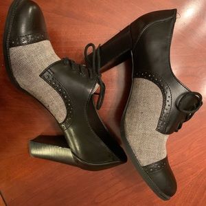 Etienne Aigner-size 7-Navy Leather/tweed-$25